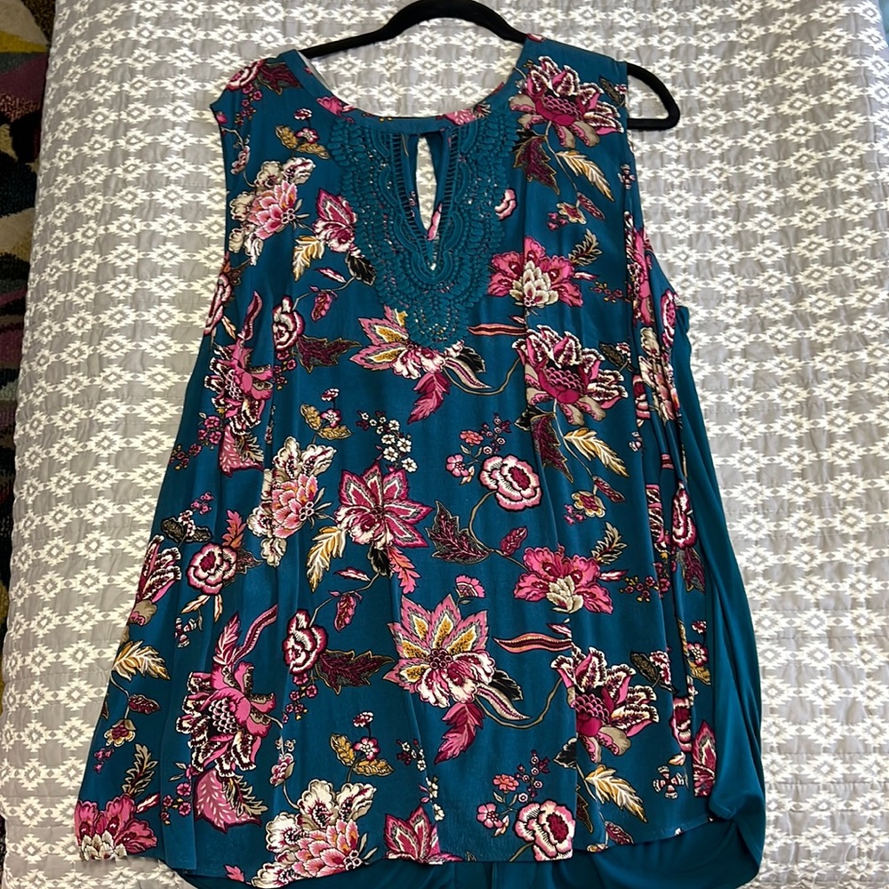 Beautiful sleeveless paisley blouse